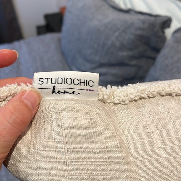 Pillow - Picture 4 of 4